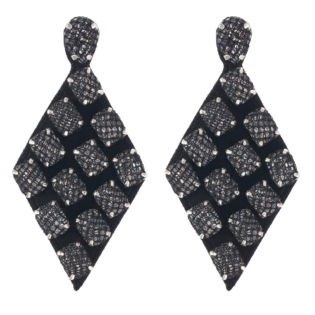 Rhombus earrings black lace net.