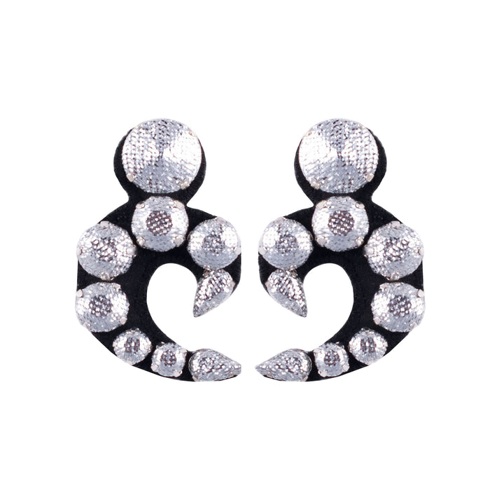 Arabesque silver and black lurex earrings.