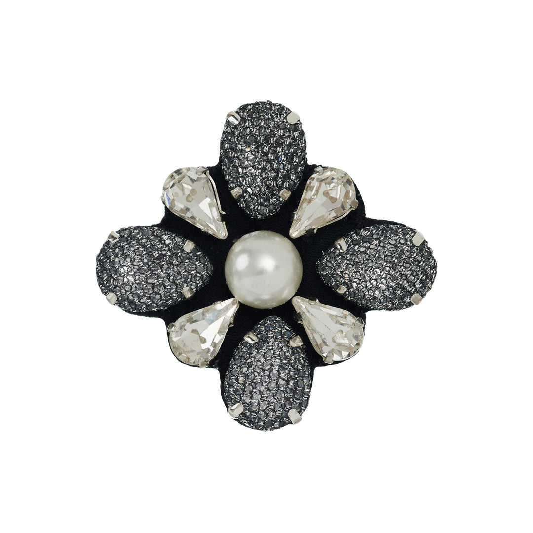 Daffodil silver lace net brooch.