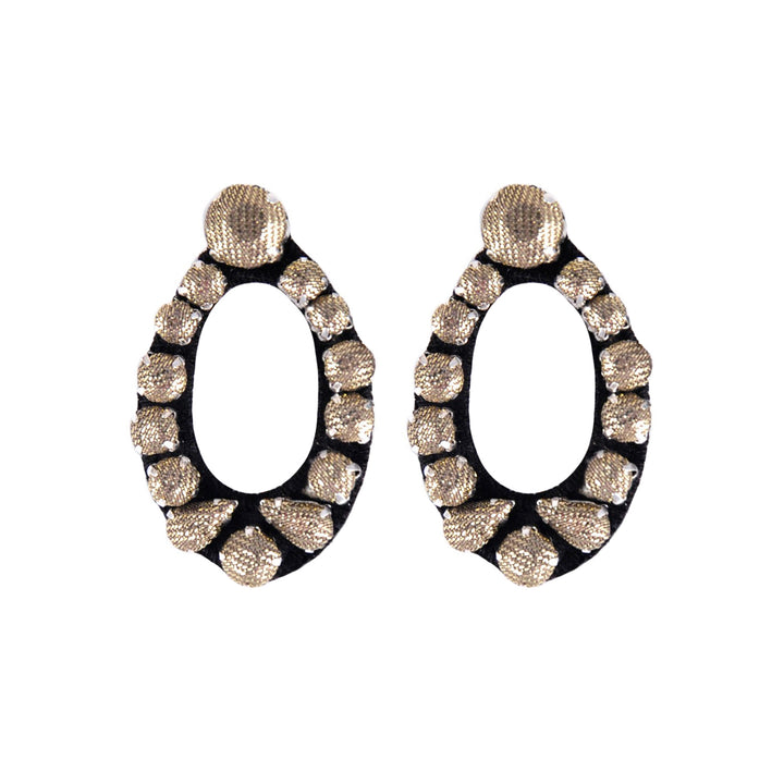 Oval gold lurex earrings.