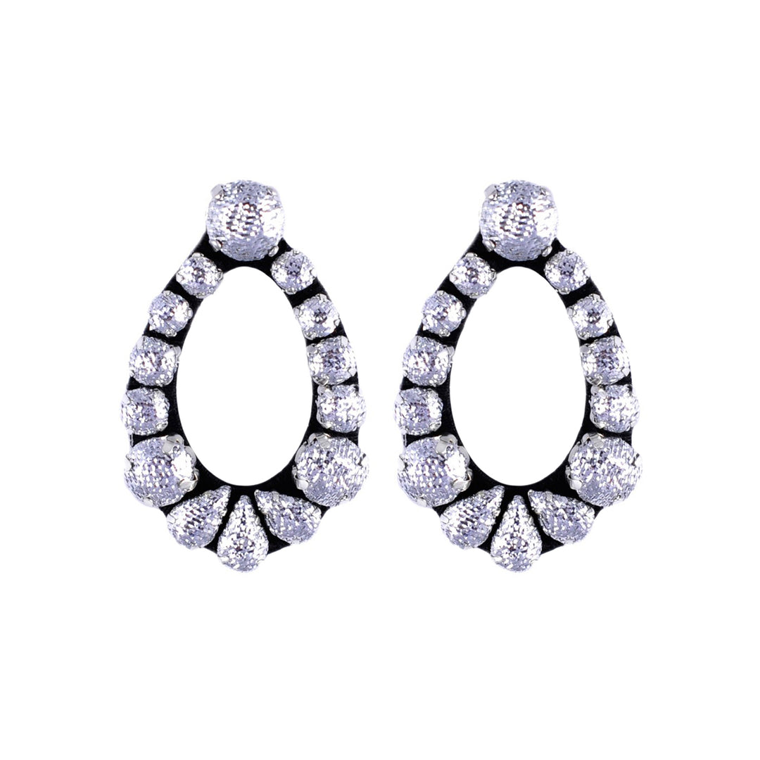 Oval silver lurex earrings.