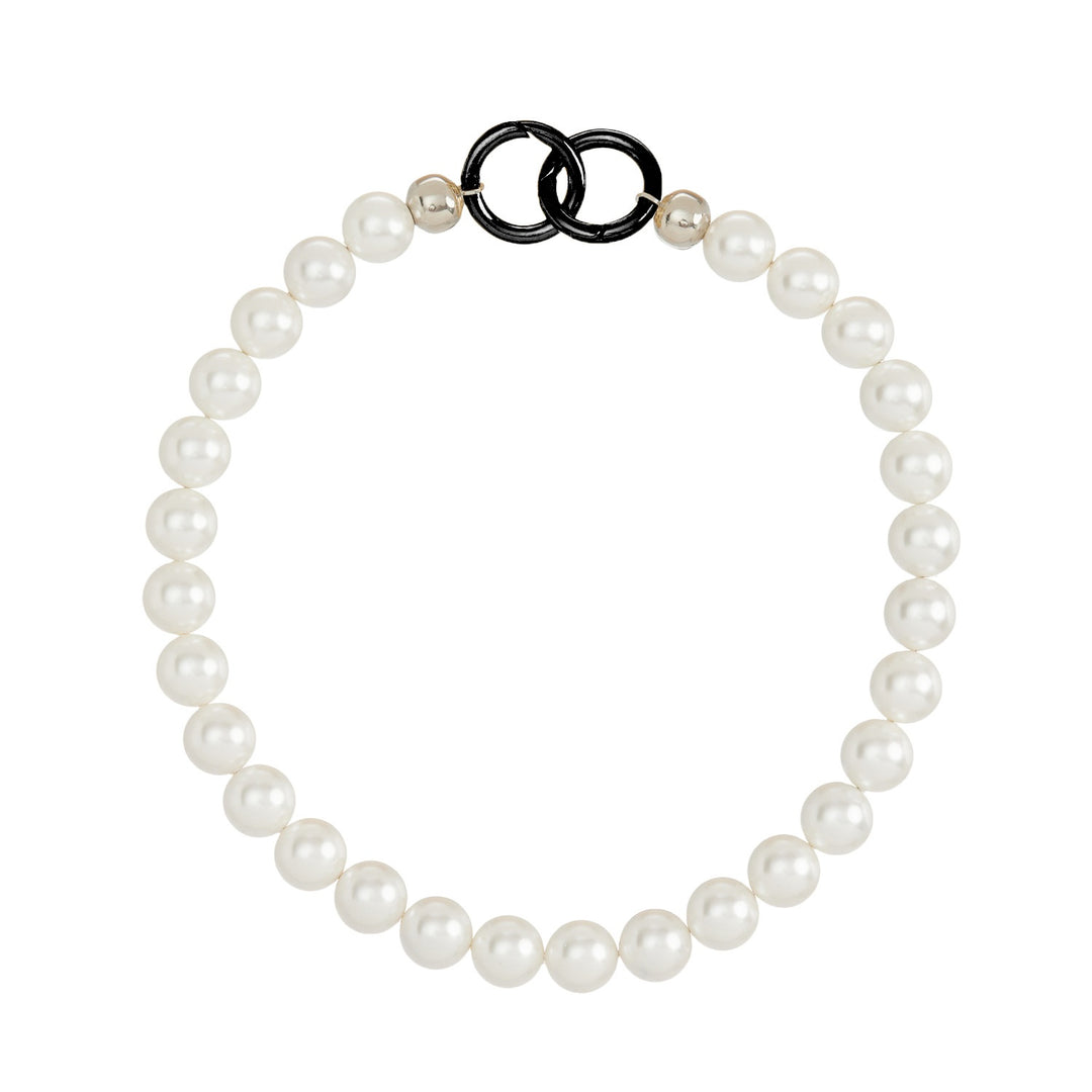 Pearls necklace size medium.