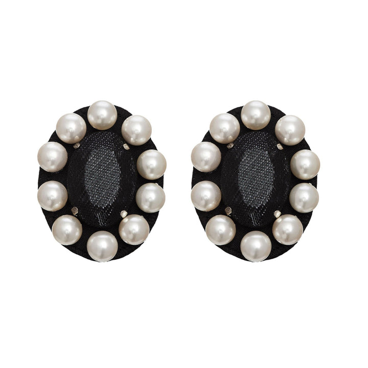 Portrait black lurex earrings with pearls.