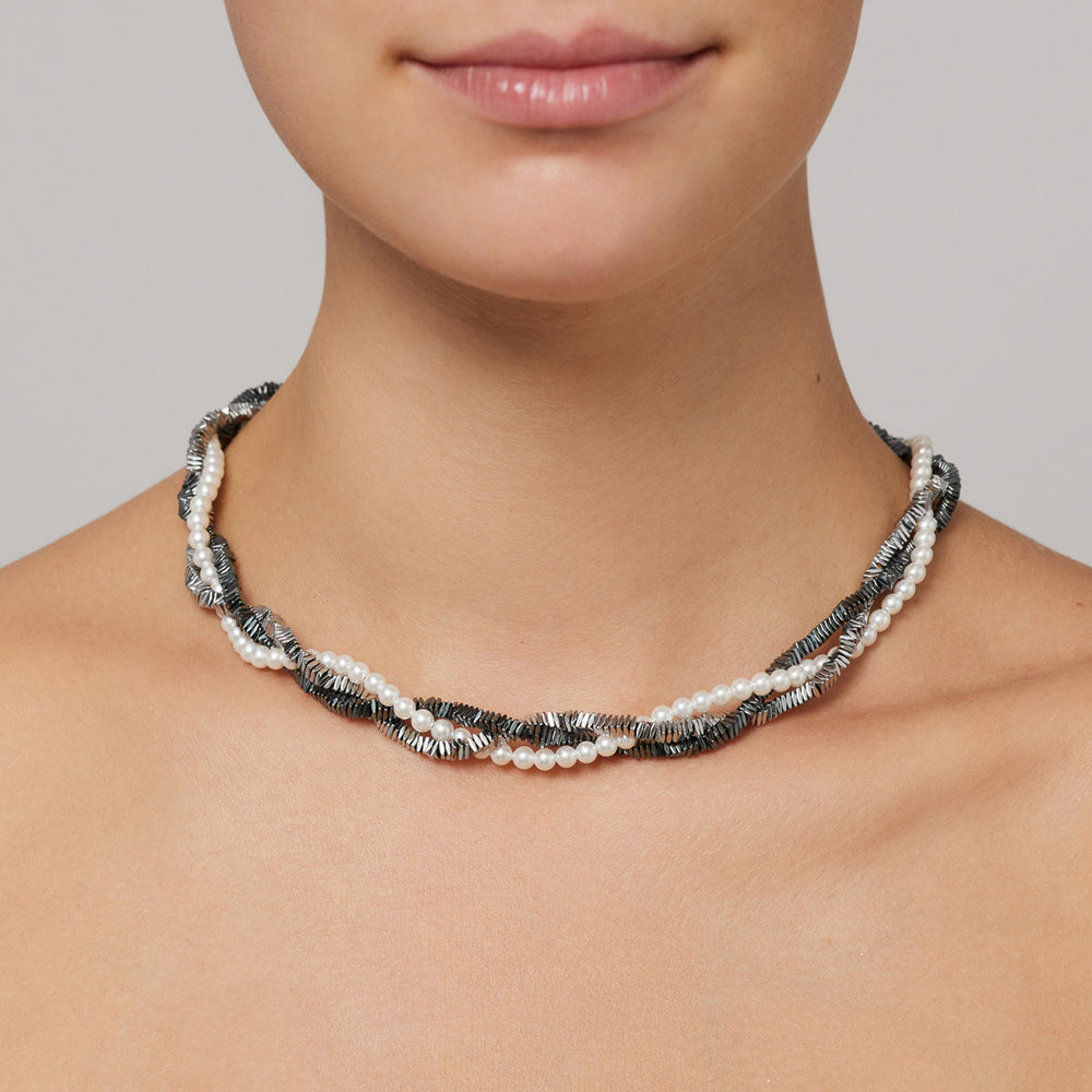 Twisted metallic and pearls necklace.